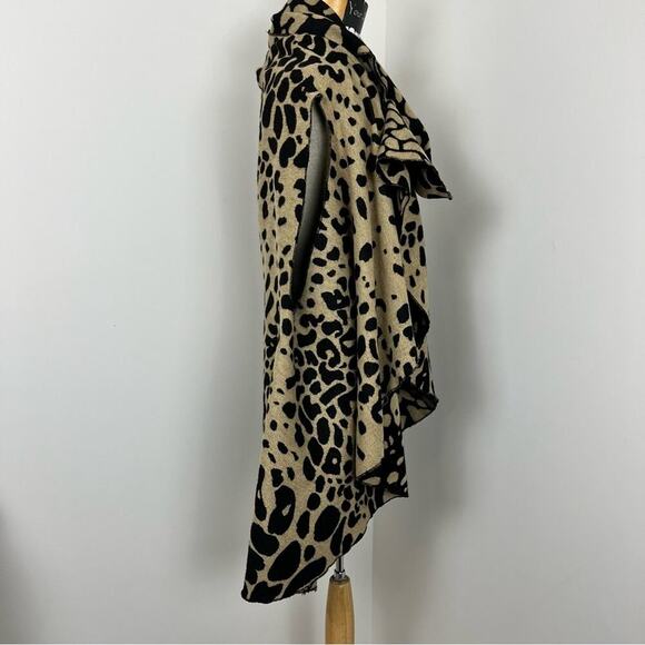Women Tan & Black Leopard Animal Print Round Vest Reversible Soft Poncho Sz OS - Picture 11 of 14